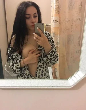 Caroly Escort