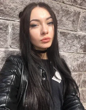 Caroly Escort